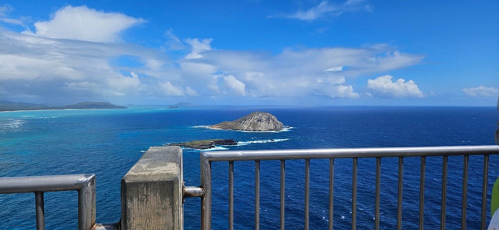 Diamond Head and Makapuʻu Lighthouse Half-Day Hiking Tour